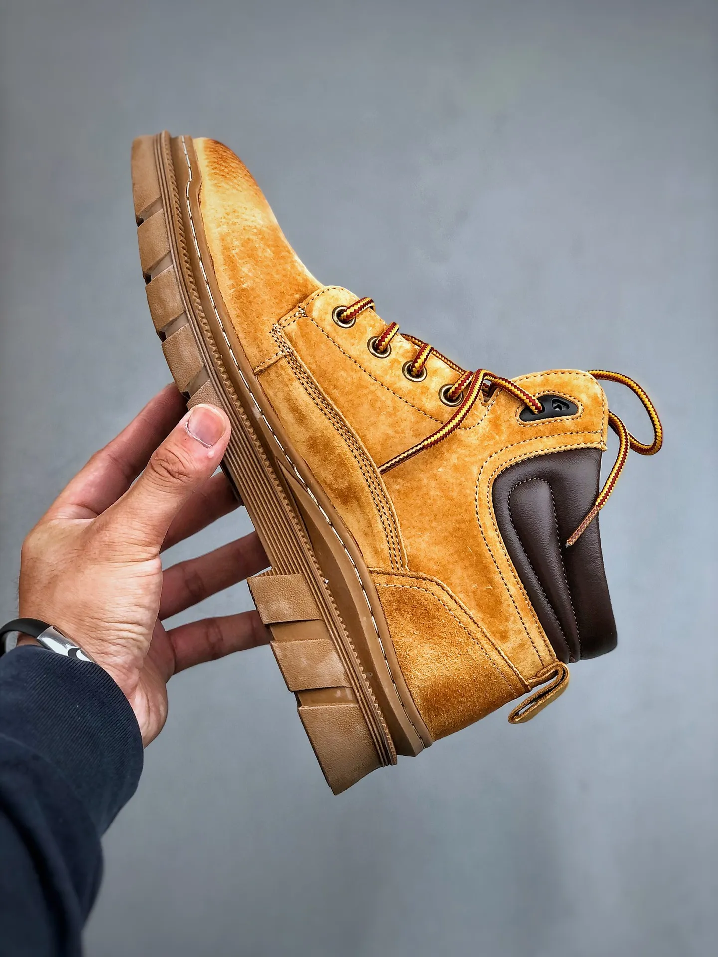 Pick up locally 💰560 Support store Timberland outdoor mid-cut casual rhubarb boots Guangdong factory quality Original box original packaging The fabric is made of Italian 🇮🇹 top-grade frosted fine-grained cowhide. It is paired with anti-odor and anti-corrosion genuine leather latex insoles to give you a perfect wearing experience. High-quality and durable, a must-have for sportsmen. Specially designed to treat handsome men. High-quality and first-class foot feel. Size: 39 40 41 42 43 44 (leather shoe size)